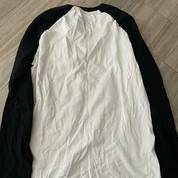 Excellent Quicksilver Boys Baseball Style T-shirt,white & black sleeves size XL - Picture 4 of 4